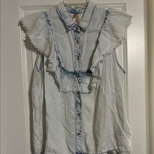 Sleeveless top with ruffle in GUC